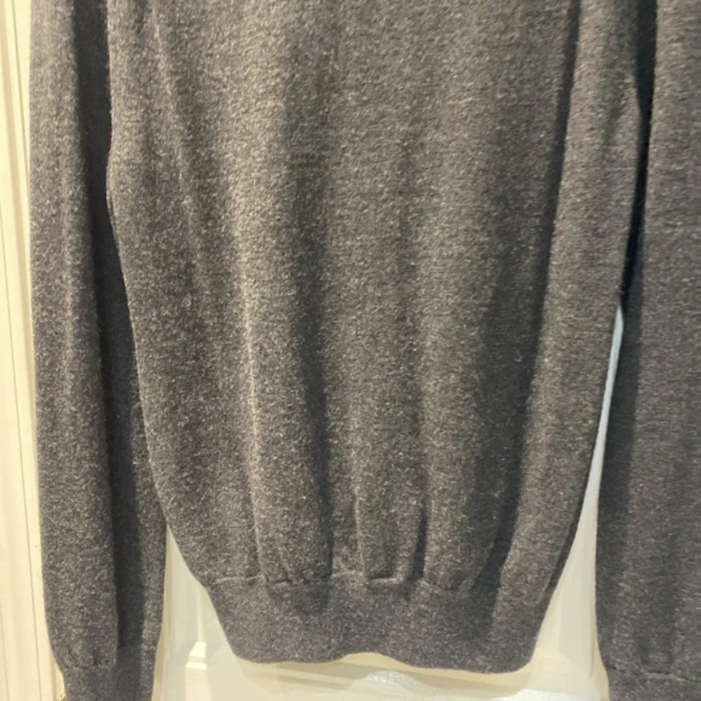 Express dark gray merino wool v-neck long sleeve sweater - medium            812